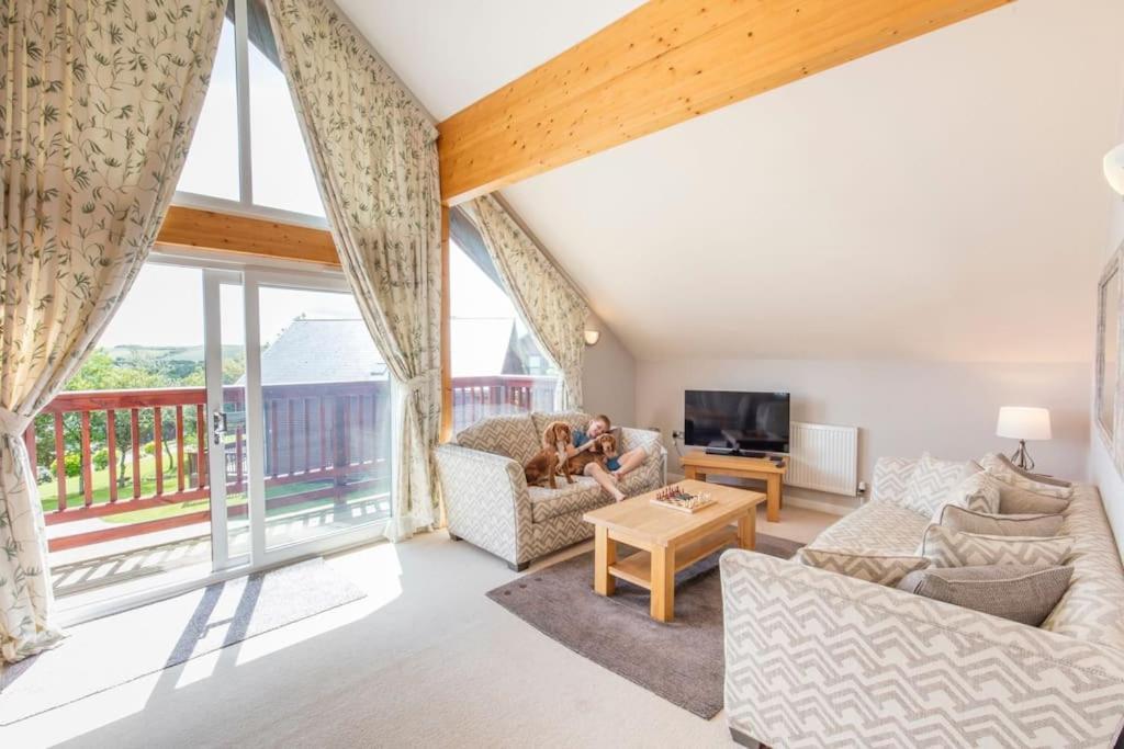 Retallack Resort 4 Bedroom Lodge - Hot Tub For Hire On Request -Pool & Spa Padstow Exterior foto
